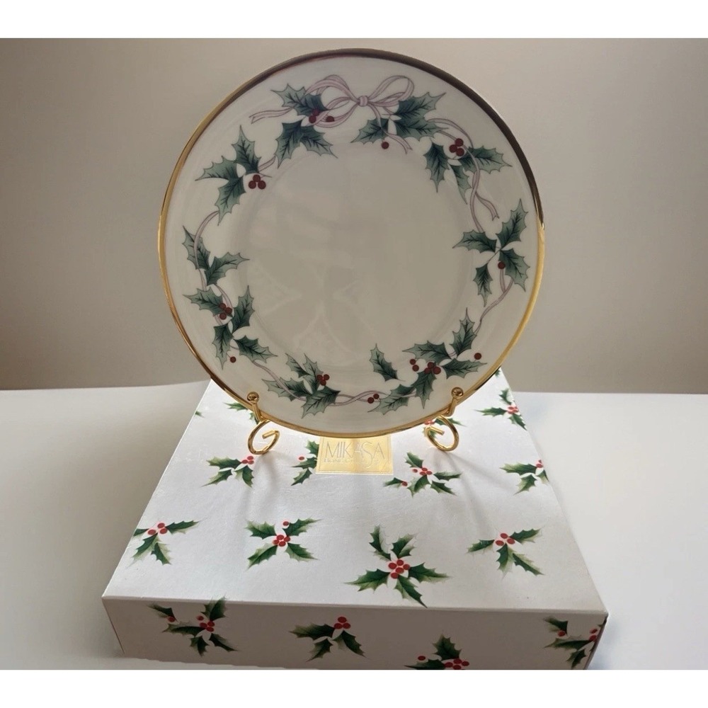 Mikasa Ribbon Holly 7 3/4 in Salad Plates‎ Christmas Original Packaging Set Of 4
